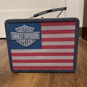 Harley-Davidson Blue and Red Flag Bar Accessory
